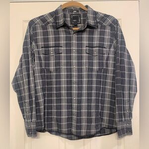 BKE Men’s Black & Gray Plaid Long Sleeve Button Up Shirt. 2996-E